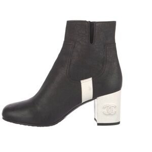 Chanel Black / White Leather CC Logo Heeled
